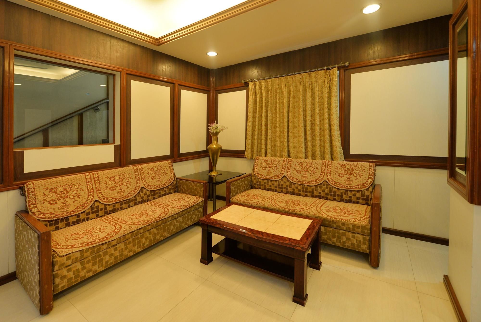 Hotel O Surya Residency Hyderabad Exterior foto